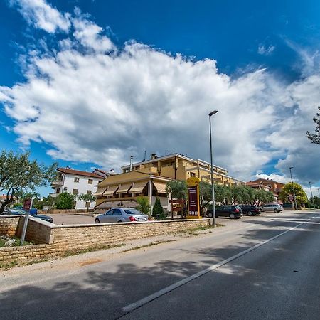 Vilola Acomodação com café da manhã Zambratija  Exterior foto